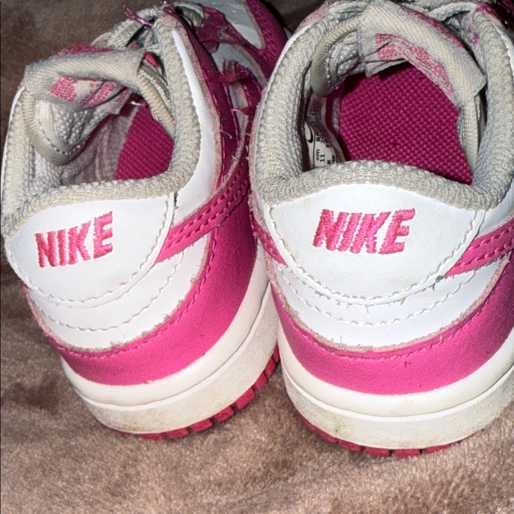 Nike Dunk Low
Baby/Toddler Sneakers in Pink and White 5C - Picture 3 of 9